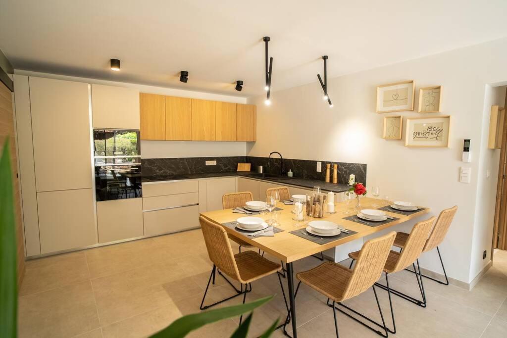 Rez De Villa De Charme-Piscine-3 Chambres 6 Pers Saint-Raphaël エクステリア 写真