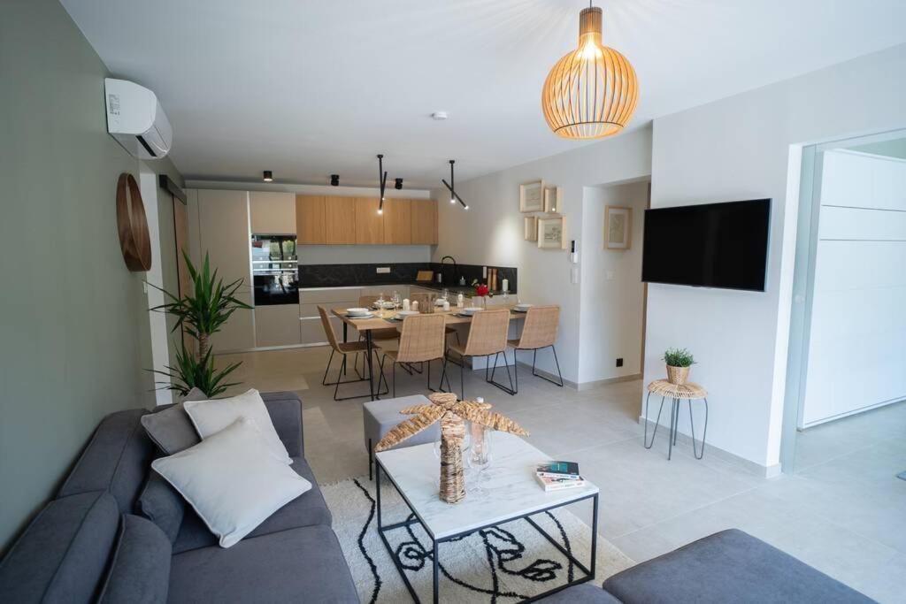 Rez De Villa De Charme-Piscine-3 Chambres 6 Pers Saint-Raphaël エクステリア 写真